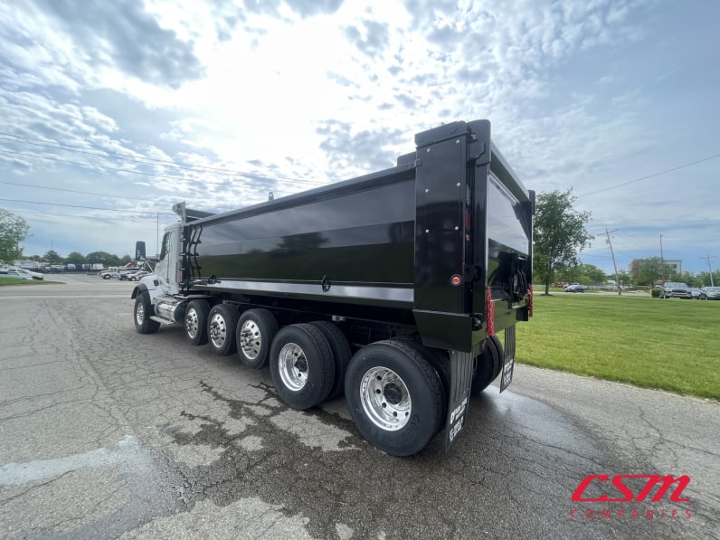 Exterior rear driver side for this 2025 Kenworth T880 (Stock number: SJ170313)Weeee