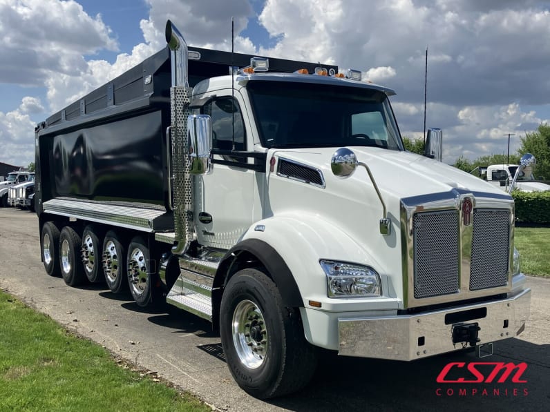 Exterior front passenger side for this 2025 Kenworth T880 (Stock number: SJ170314)Weeee