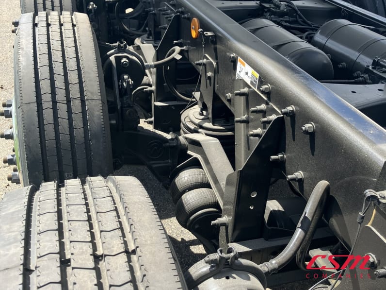 Passenger side rear frame and tire tread for this 2025 Kenworth T880 (Stock number: SJ170314)Weeee