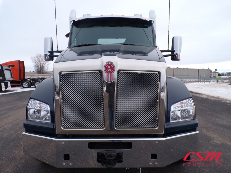 Exterior full front view for this 2025 Kenworth T880 (Stock number: SJ173371)