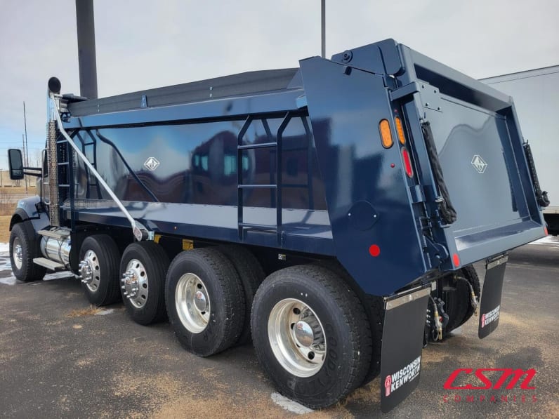 Exterior rear driver side for this 2025 Kenworth T880 (Stock number: SJ173371)Weeee