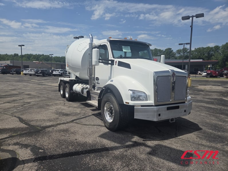 Exterior front passenger side for this 2025 Kenworth T880 (Stock number: SJ173394)Weeee