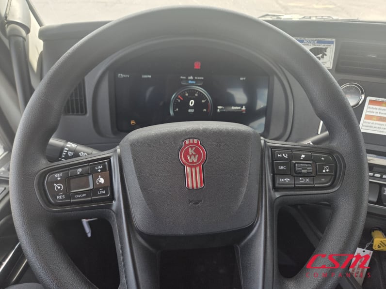 Interior steering wheel for this 2025 Kenworth T880 (Stock number: SJ173394)Weeee