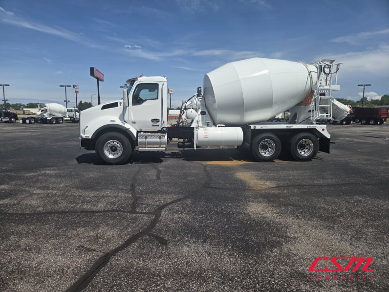Exterior full driver side for this 2025 Kenworth T880 (Stock number: SJ173395)Weeee
