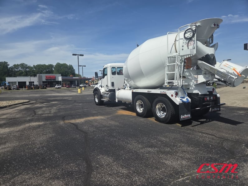 Exterior rear driver side for this 2025 Kenworth T880 (Stock number: SJ173395)Weeee