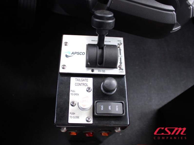 Interior cockpit for this 2025 Kenworth T880 Short Hood (Stock number: SJ173927)