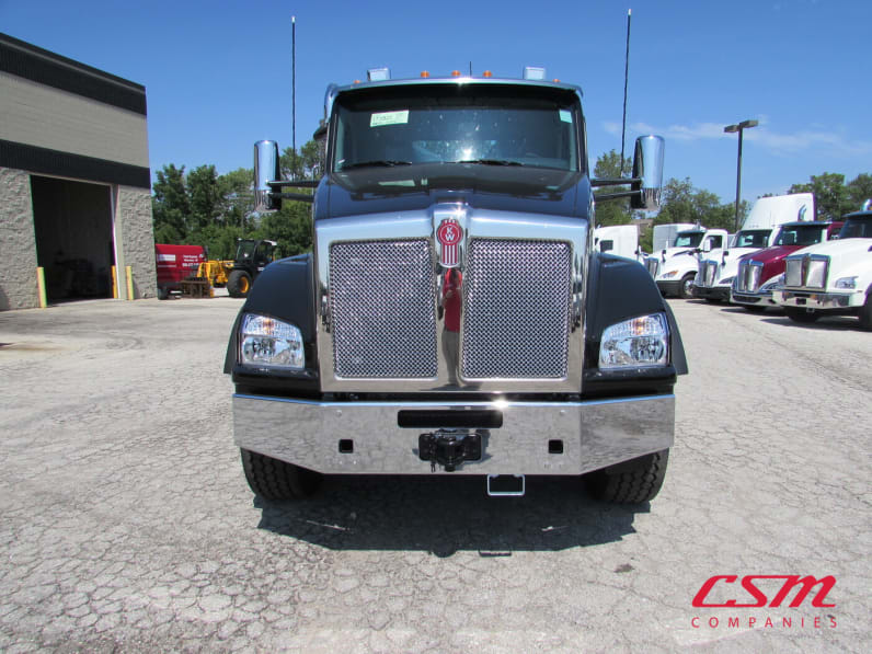 Exterior full front view for this 2025 Kenworth T880 Short Hood (Stock number: SJ173928)