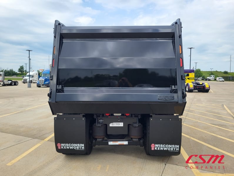 Exterior full rear view for this 2025 Kenworth T880 Short Hood (Stock number: SJ173928)Weeee