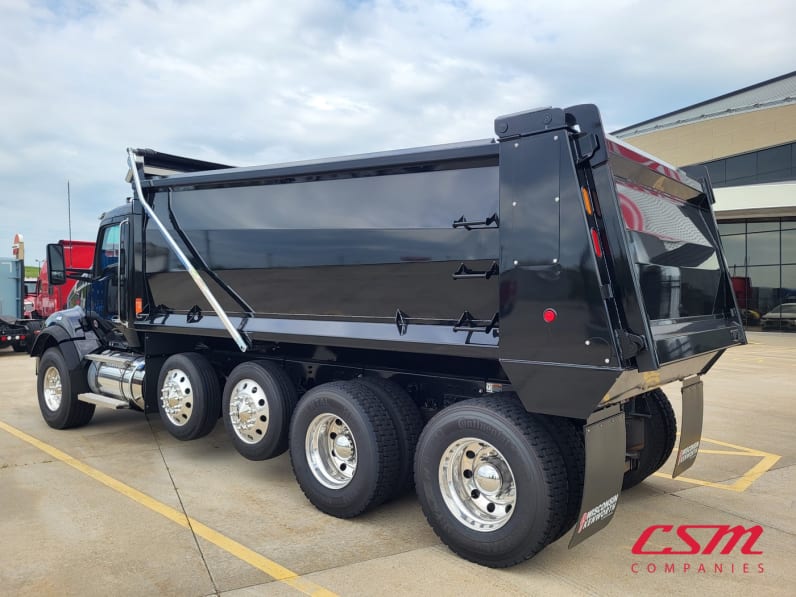 Exterior rear driver side for this 2025 Kenworth T880 Short Hood (Stock number: SJ173928)Weeee