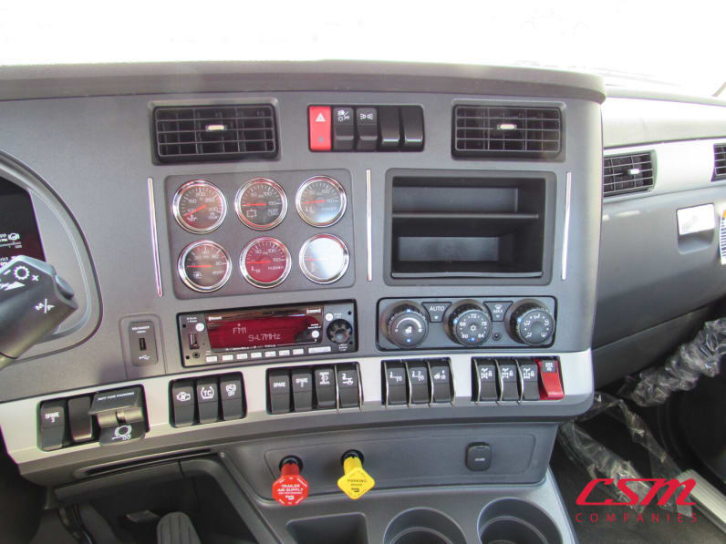 Interior radio and navigation system for this 2025 Kenworth T880 Short Hood (Stock number: SJ173928)