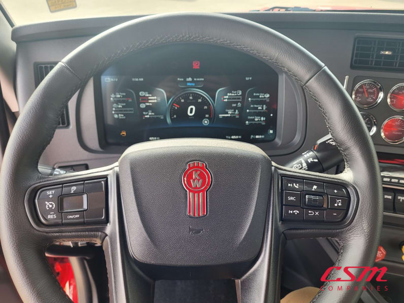 Interior steering wheel for this 2025 Kenworth T880 (Stock number: SJ173930)