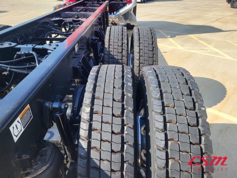 Passenger side rear frame and tire tread for this 2025 Kenworth T880 (Stock number: SJ173930)