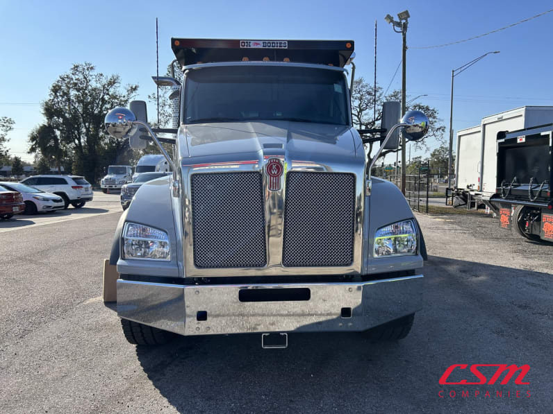 Exterior full front view for this 2025 Kenworth T880 (Stock number: SJ181039)