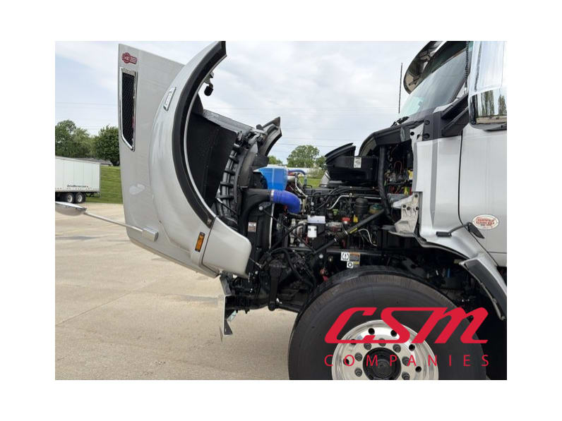 Drivers side engine for this 2025 Kenworth T880 (Stock number: SJ183470)Weeee