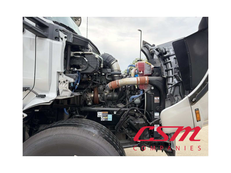 Passenger side engine for this 2025 Kenworth T880 (Stock number: SJ183470)Weeee