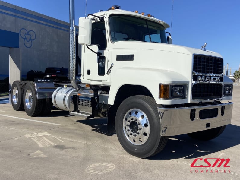 Exterior front passenger side for this 2025 Mack Pinnacle PI64 (Stock number: SM017533)