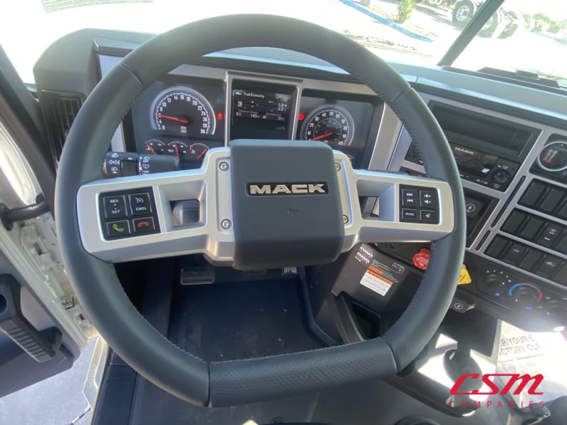 Interior steering wheel for this 2025 Mack Pinnacle PI64 (Stock number: SM017533)