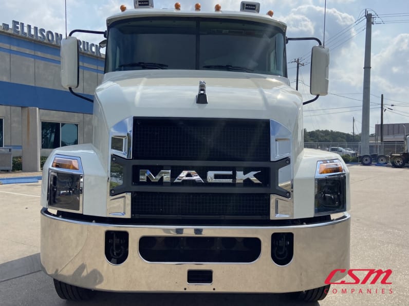 Exterior full front view for this 2025 Mack Anthem ANT64 (Stock number: SM050967)