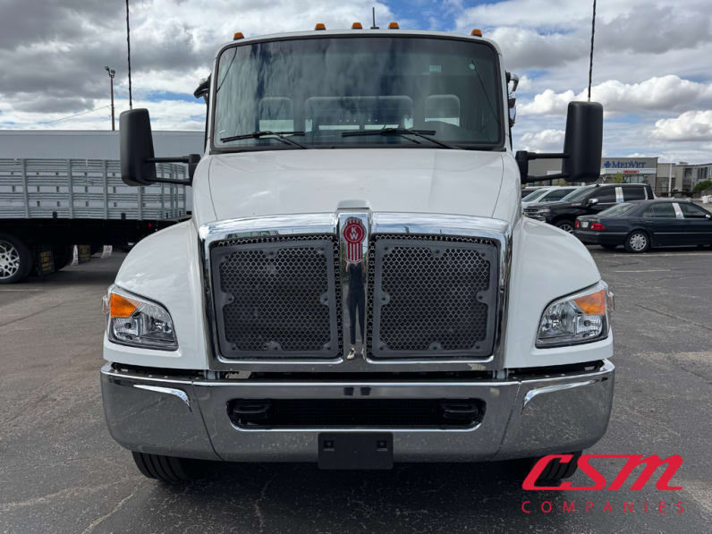 Exterior full front view for this 2025 Kenworth T280 (Stock number: SM138048)Weeee