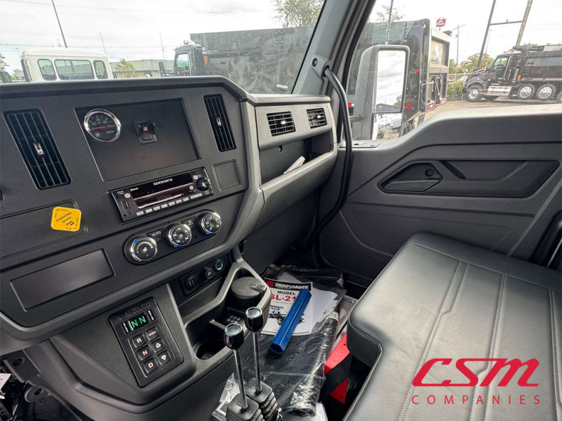 Interior seats for this 2025 Kenworth T280 (Stock number: SM138048)Weeee