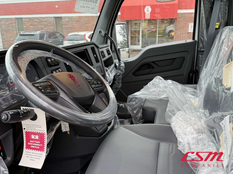 Interior seats for this 2025 Kenworth T280 (Stock number: SM153866)Weeee