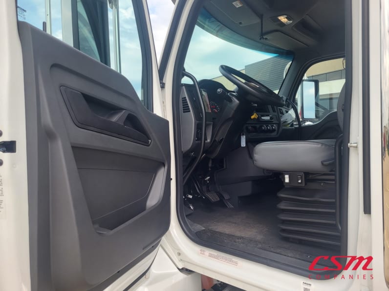 Drivers side door open for this 2025 Kenworth T280 (Stock number: SM166152)Weeee