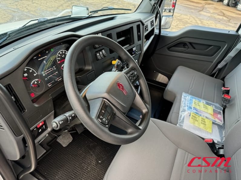 Interior seats for this 2025 Kenworth T280 (Stock number: SM169863)Weeee