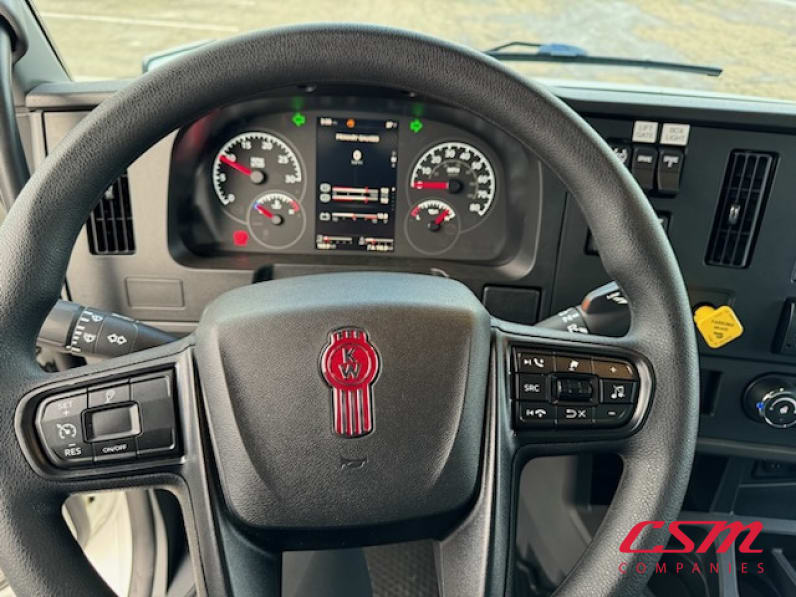 Interior steering wheel for this 2025 Kenworth T280 (Stock number: SM169863)Weeee