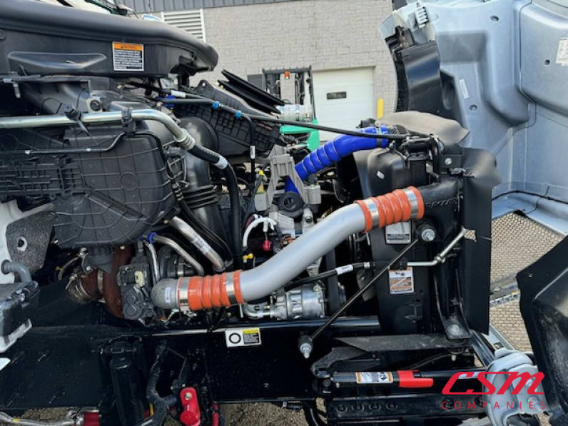 Passenger side engine for this 2025 Kenworth T280 (Stock number: SM169863)Weeee