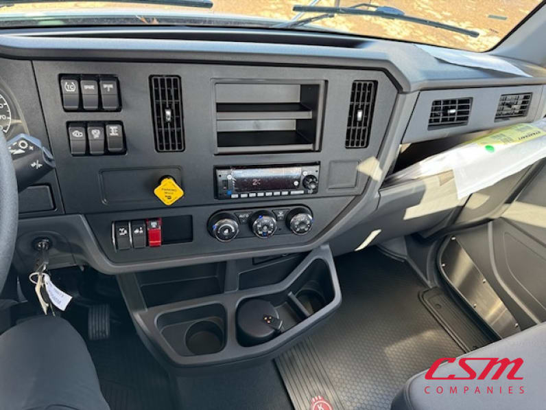 Interior radio and navigation system for this 2025 Kenworth T280 (Stock number: SM169875)Weeee