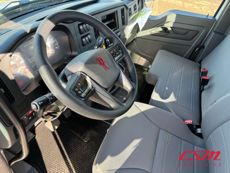Interior seats for this 2025 Kenworth T280 (Stock number: SM169875)Weeee