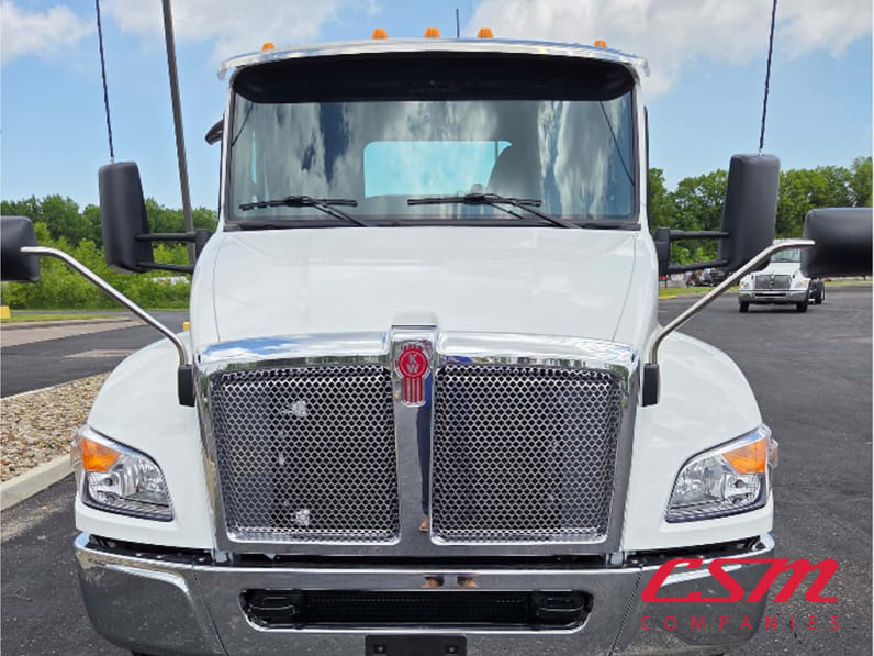 Exterior full front view for this 2025 Kenworth T280 (Stock number: SM169878)Weeee