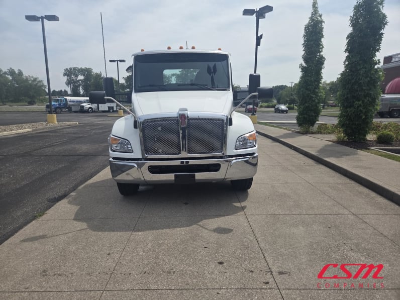Exterior full front view for this 2025 Kenworth T280 (Stock number: SM169878)Weeee