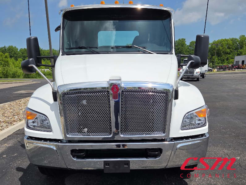 Exterior full front view for this 2025 Kenworth T280 (Stock number: SM169879)Weeee