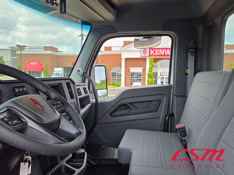 Interior seats for this 2025 Kenworth T280 (Stock number: SM169880)Weeee