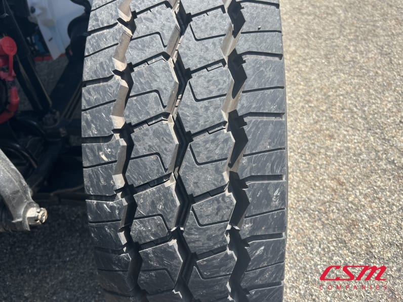 Driver side front tire tread for this 2025 Kenworth T480 (Stock number: SM177607)Weeee