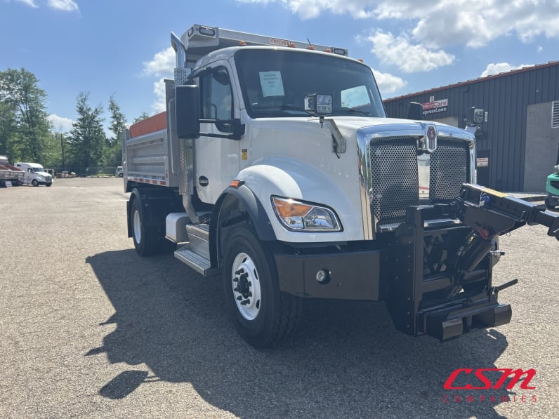 Exterior front passenger side for this 2025 Kenworth T480 (Stock number: SM177607)Weeee