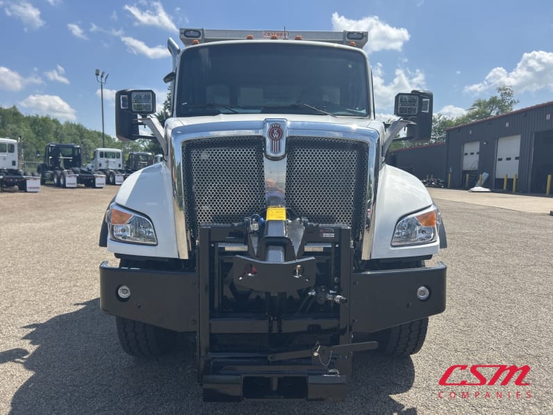 Exterior full front view for this 2025 Kenworth T480 (Stock number: SM177607)Weeee