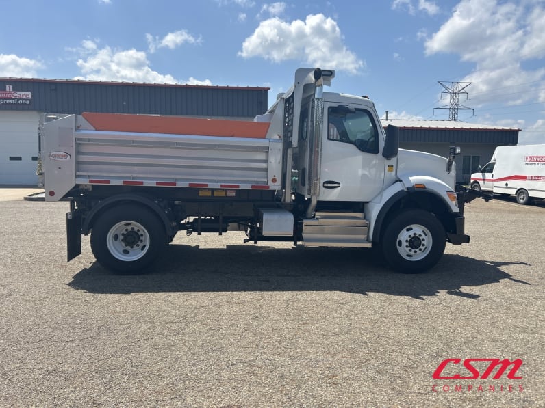 Exterior full passenger side for this 2025 Kenworth T480 (Stock number: SM177607)Weeee