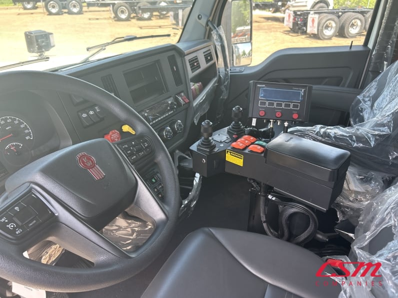 Interior cockpit for this 2025 Kenworth T480 (Stock number: SM177607)Weeee