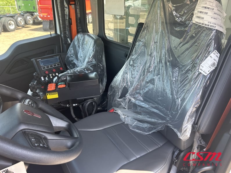 Interior seats for this 2025 Kenworth T480 (Stock number: SM177607)Weeee