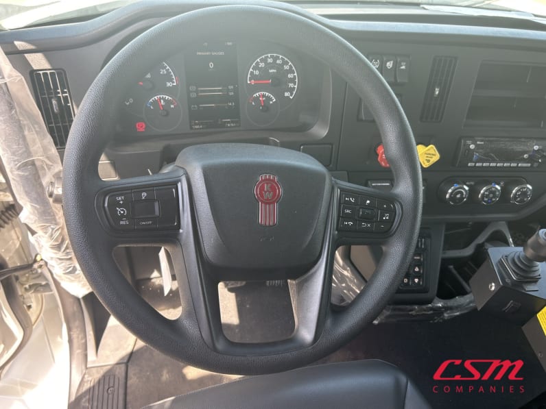 Interior steering wheel for this 2025 Kenworth T480 (Stock number: SM177607)Weeee