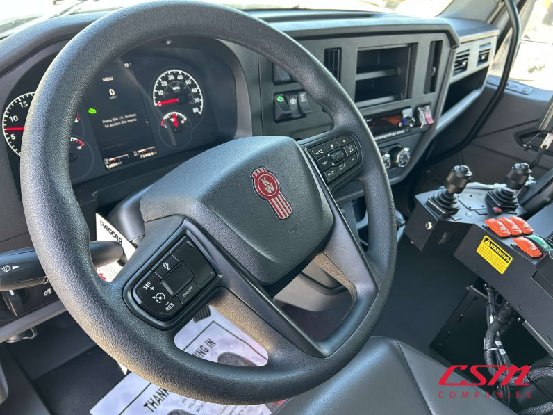 Interior dash for this 2025 Kenworth T480 (Stock number: SM177612)Weeee