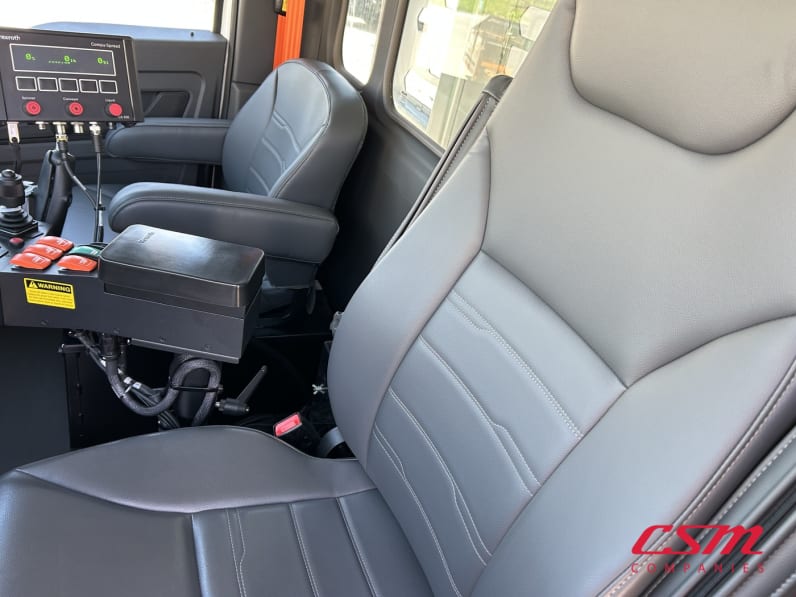Interior seats for this 2025 Kenworth T480 (Stock number: SM177612)Weeee