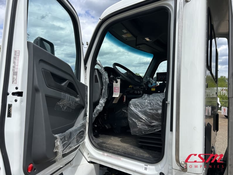 Drivers side door open for this 2025 Kenworth T480 (Stock number: SM177618)Weeee