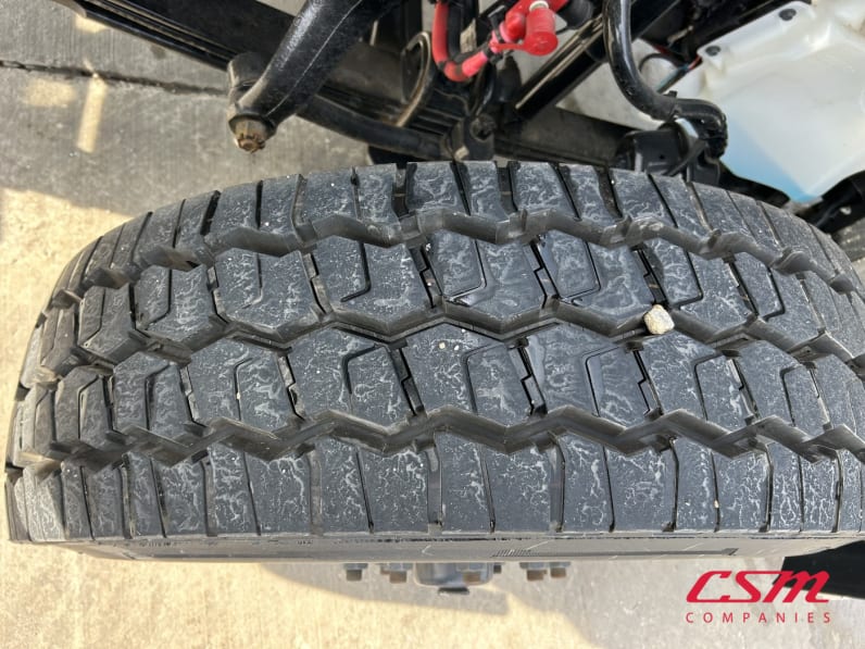 Driver side front tire tread for this 2025 Kenworth T480 (Stock number: SM177619)Weeee