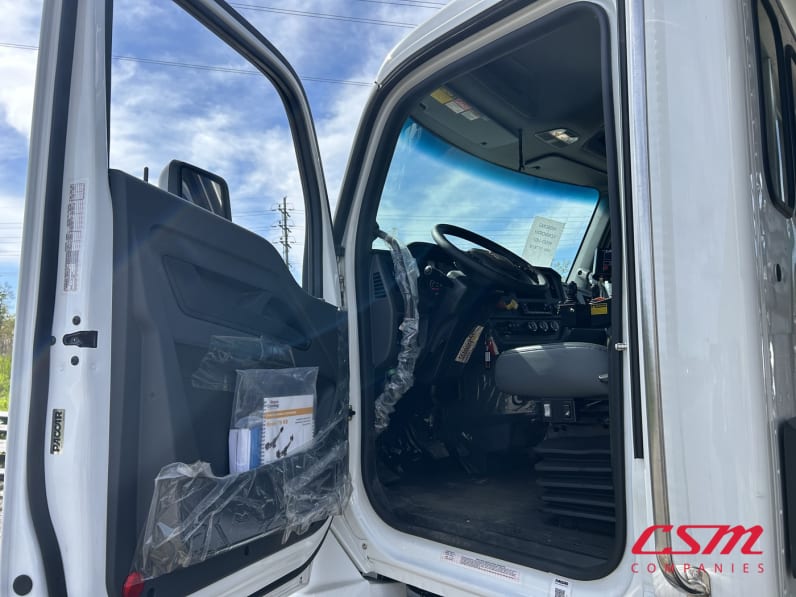 Drivers side door open for this 2025 Kenworth T480 (Stock number: SM177619)Weeee