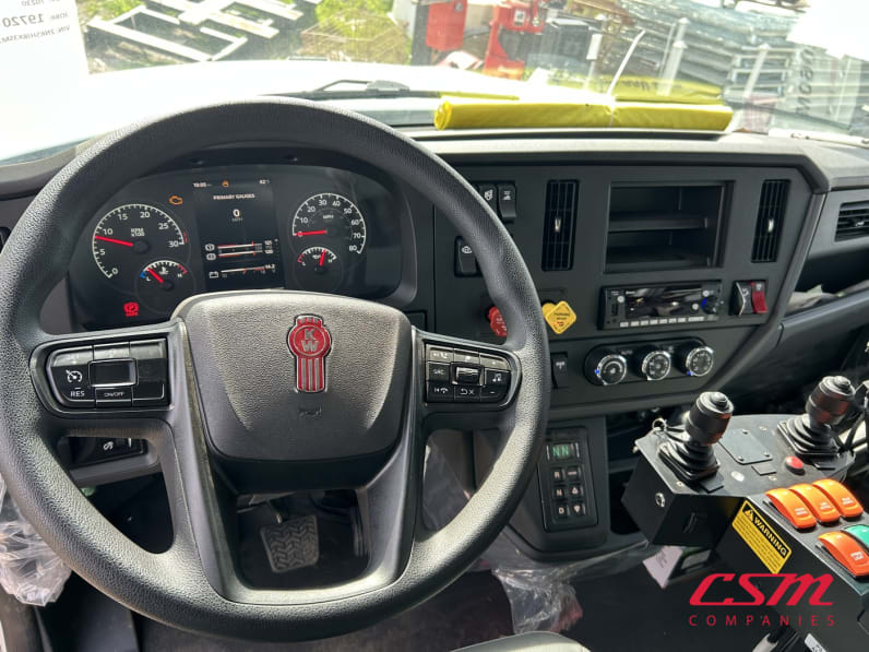 Interior steering wheel for this 2025 Kenworth T480 (Stock number: SM177619)Weeee