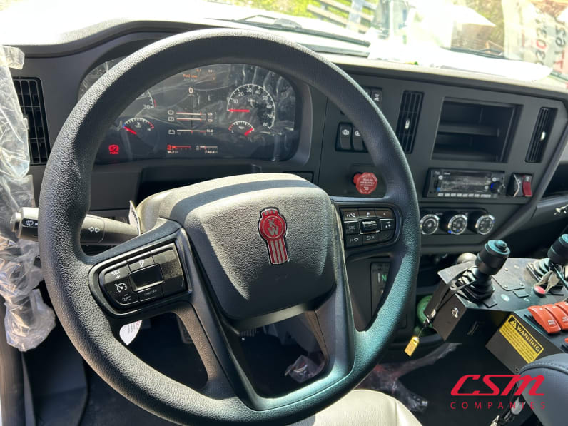 Interior steering wheel for this 2025 Kenworth T480 (Stock number: SM177620)Weeee