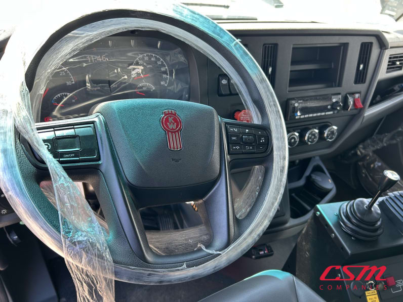 Interior steering wheel for this 2025 Kenworth T480 (Stock number: SM177621)Weeee